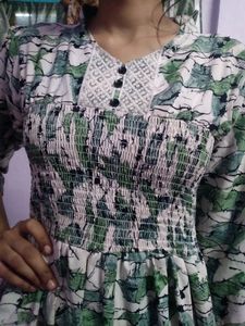 Stretchable Gown