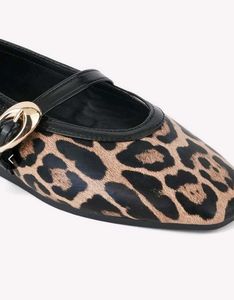 Chic Leopard Print Ballet Flats
