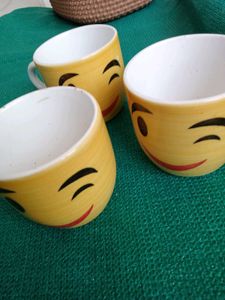 Winking Emoji Coffee Mugs Set