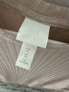 H&amp;M Ribbed Knit T-Shirt