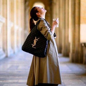 YSL ICARE MAXI CARRE-QUILTED SHOPPING BAG*