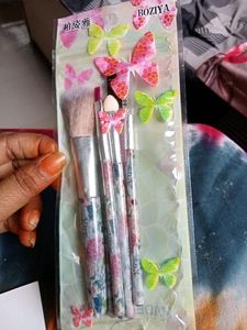 Makeup Brush With One Blender Puff