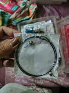 Sett of 8+ earrings and bracelet, necklace