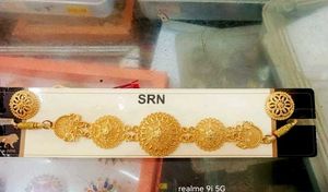 Elegant Gold Bracelet with Intricate Design