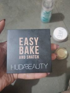 Huda Beauty Easy Bake & Snatch Palette