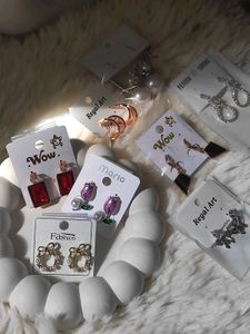 Earrings (4 pairs)