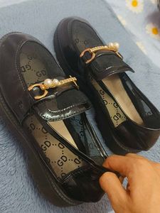 Elegant Women's Loafers with Pearl and lace Detail