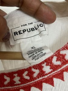 White Embroidered Sleeveless Kurta