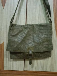 Stylish Green Croc Embossed Messenger Bag
