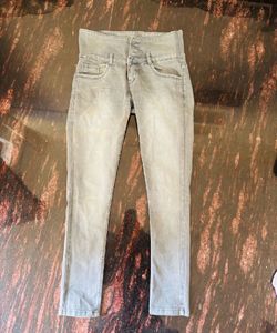 Grey High-Waist Jeans