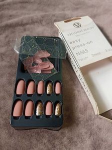 Press-On Nails - Nude &amp; Glitter