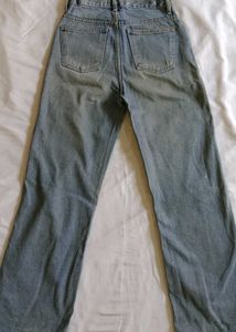 Light Wash High-Waist Straight Fit Jeans