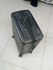 Samsonite Black Spinner Suitcase