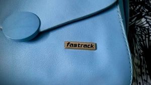 🩵 Fastrack Crossbody Bag with Gold Chain