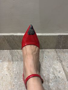Hot red heels