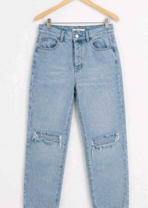 Light Wash Ripped Jeans