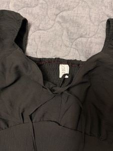 Chic Black Puff Sleeve Tie-Front Top