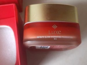 NEW TAG Luxe Hydrating Foundation