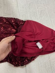 GLOBUS Maroon Sequins Bodycone dress