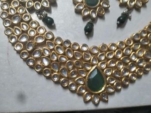 Kundan Nacklace With Earrings And Mangtika