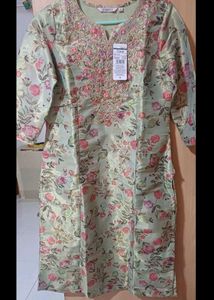🍀 Beautiful Floral Embroidered Kurta 🍀