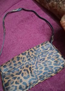 Chic Leopard Print Shoulder Bag