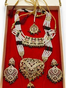 Exquisite Indian Kundan Jadau Necklace Set