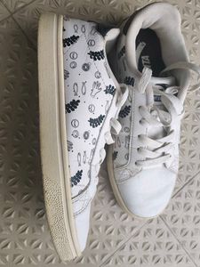 Women/Girls white sneakers