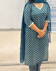 Khushal K floral Kurta set with dupatta