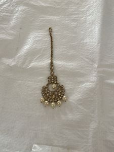 Elegant Maang Tikka