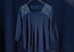 Harpa Navy blue crepe top