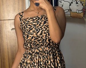 Chic Leopard Print Midi Dress