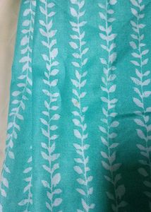📍 Offer Leaf Print Scarf