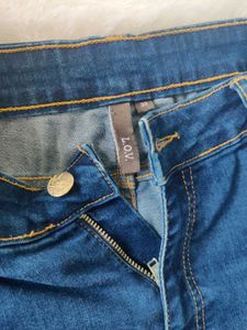 RIPPED BLUE COLOUR JEANS FOR WOMEN