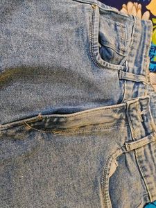 Stylish Light Wash Ripped Cargo Jeans