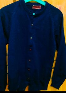 4 Tshirt 1sweater,1jeans