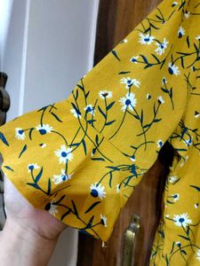 Floral Bell Sleeve Top🍋