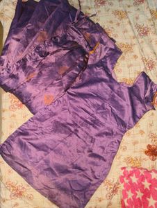 💜 lavender top🪻with Embellished Neckline and ski