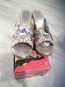 New Heel 👠👠👠👠👠👠 Sandals Once A Used So Grab