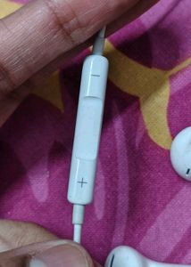 White Wired earphones with mic