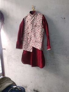 20%off Maroon Kurta with Floral Vest