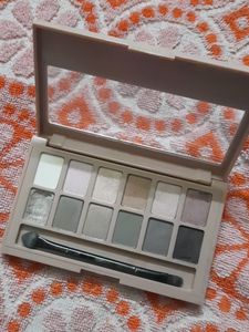EYESHADOW PALATE