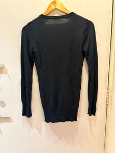 Classic Black V-Neck Long Sleeve Top