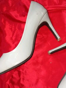 Stylish Grey Pointed Toe heels