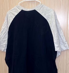 ✨ Uniqlo Graphic Raglan T-Shirt
