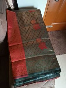UNUSED Beautiful Silk Saree with Leaf Motifs