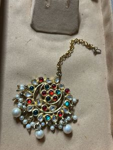 Beautiful kundan Maang Tikka with Pearls