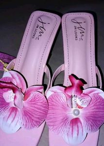 Chic Pink Flower Sandals