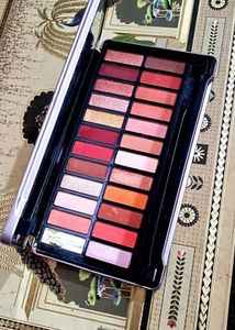 Swiss beauty and HR eyeshadow combo