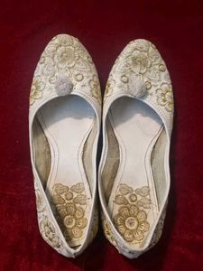 casual white ballerinas